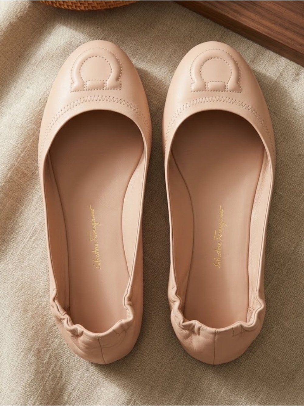 Salvatore Ferragamo Blush Pink Leather Vignola Gancio Scrunch Flats - Size 6.5 C - Picture 2 of 8